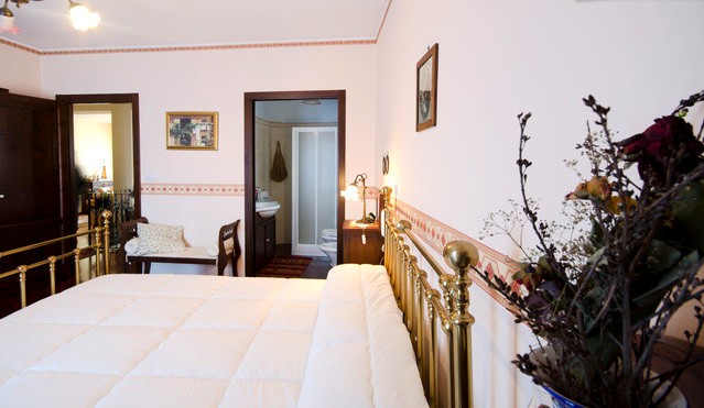 etna rooms twin bedded (1).jpg image